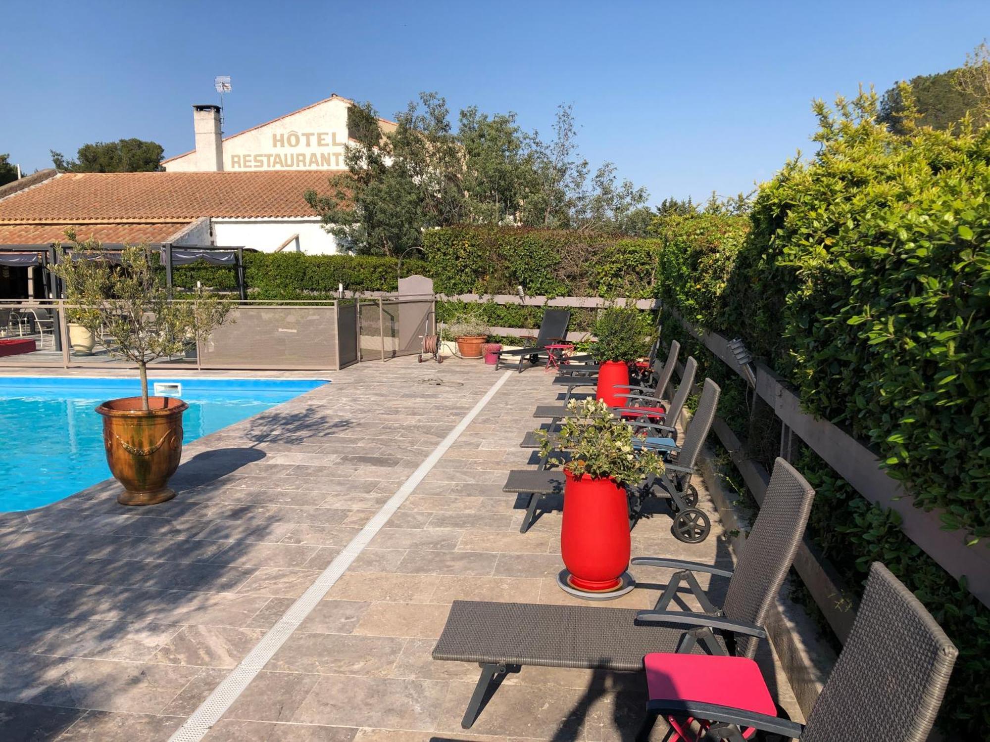 Logis Hotel Restaurant Les Aubuns Caissargues Εξωτερικό φωτογραφία